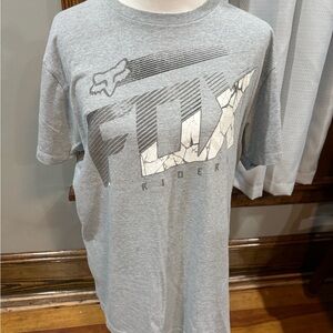 Fox Buckle Gray Graphic Tee